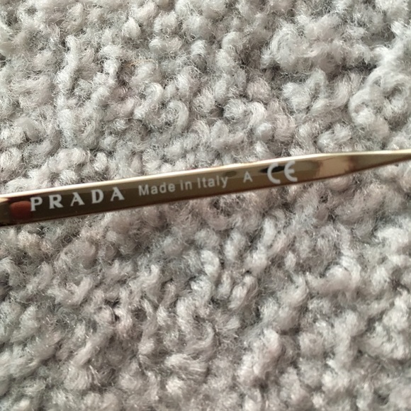 Prada - Picture 2 of 4